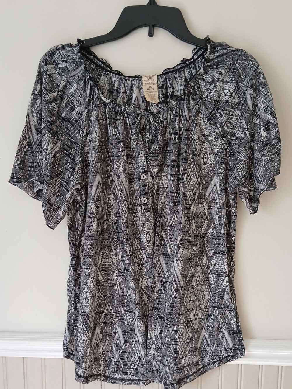 Faded Glory Black and White Patterned Short Sleeve Peasant Blouse